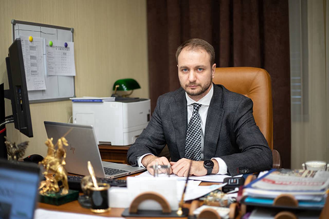 На фото председатель комиссии Мосгордумы по безопасности, спорту и молодежной политике Кирилл Щитов