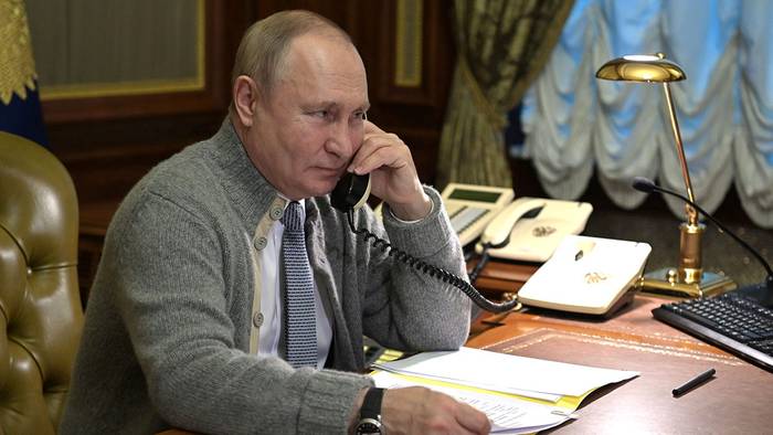 Путин поговорил с президентом Узбекистана о беспорядках в Казахстане