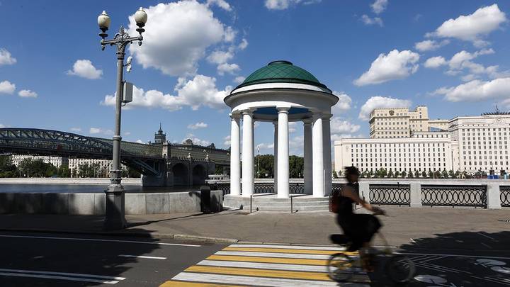Отреставрированные беседки-ротонды Голицынской больницы в Парке Горького / Фото: Софья Сандурская / АГН Москва Отреставрированные беседки-ротонды Голицынской больницы в Парке Горького / Фото: Софья Сандурская / АГН Москва