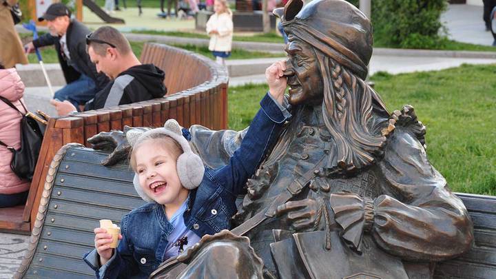 Скульптура сказочного персонажа Бабы-Яги на ул. Тимирязевская / Фото: Мобильный репортер / АГН Москва Скульптура сказочного персонажа Бабы-Яги на ул. Тимирязевская / Фото: Мобильный репортер / АГН Москва