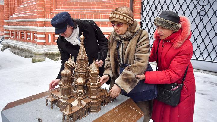 Тактильные модели Покровского собора для слабовидящих / Фото: Сергей Киселев / АГН Москва Тактильные модели Покровского собора для слабовидящих / Фото: Сергей Киселев / АГН Москва