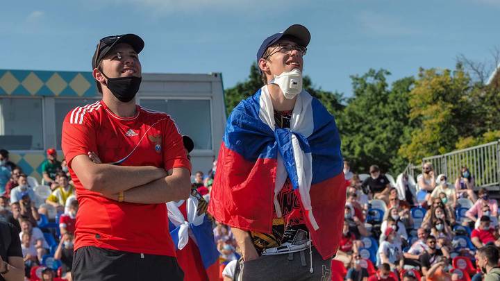 Болельщики в фан-зоне в «Лужниках» во время чемпионата Евро-2020 / Фото: Денис Гришкин / АГН Москва