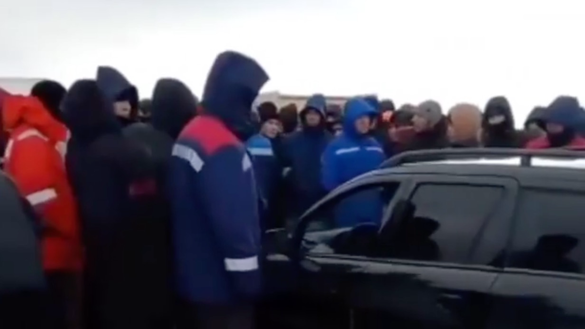 Власти Казахстана пообещали протестующим снизить цену на газ
