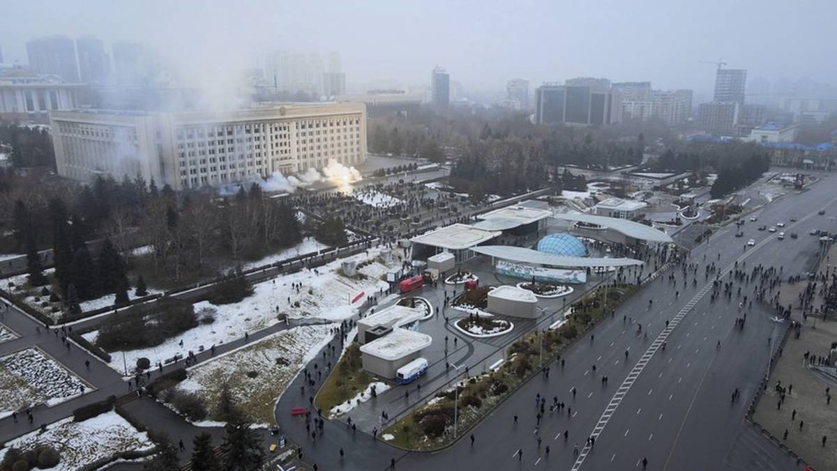 СМИ: Стрельба возобновилась в Алма-Ате