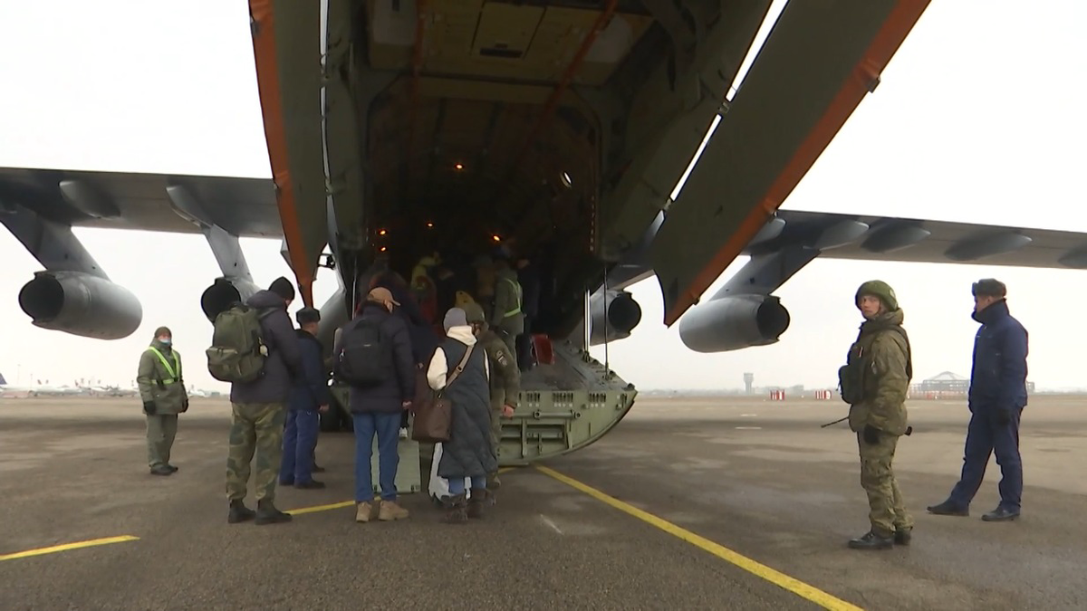 Почти 150 россиян прилетят в Москву из Казахстана на борту Минобороны