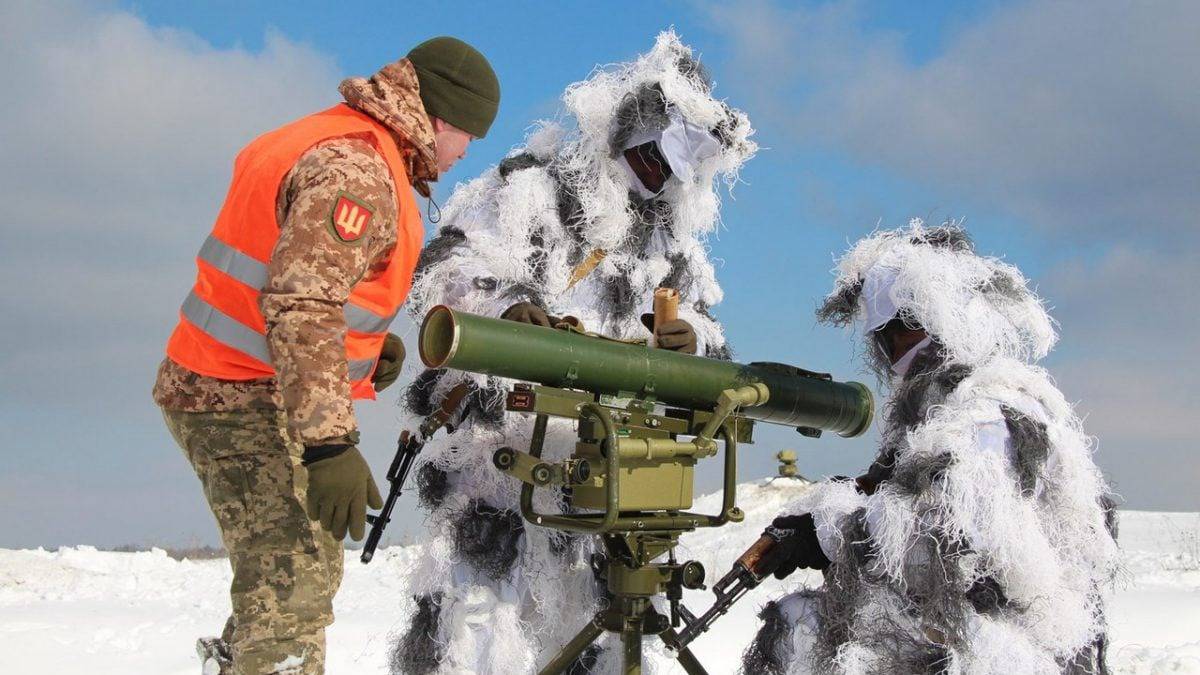 Великобритания начала поставки гранатометов NLAW на Украину
