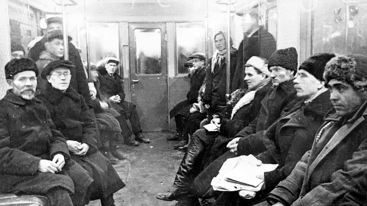Как проходили первые учебные рейсы поездного состава московского метро
