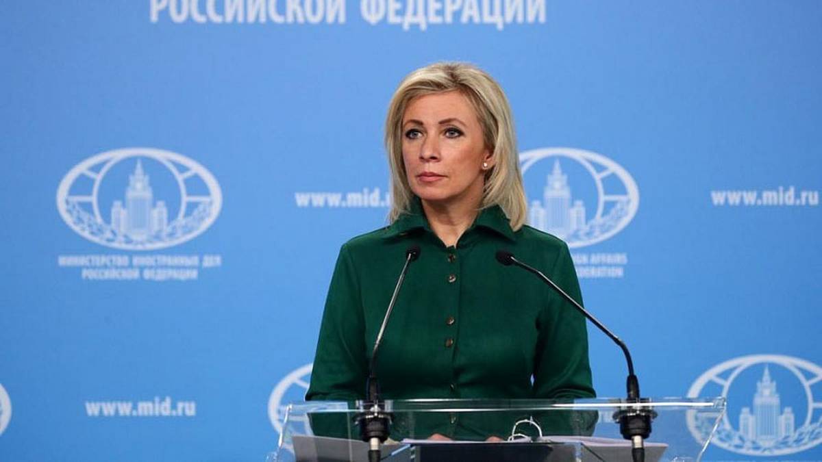 «Ни шагу назад»: Захарова иронично ответила Трасс после ее слов о российских олигархах