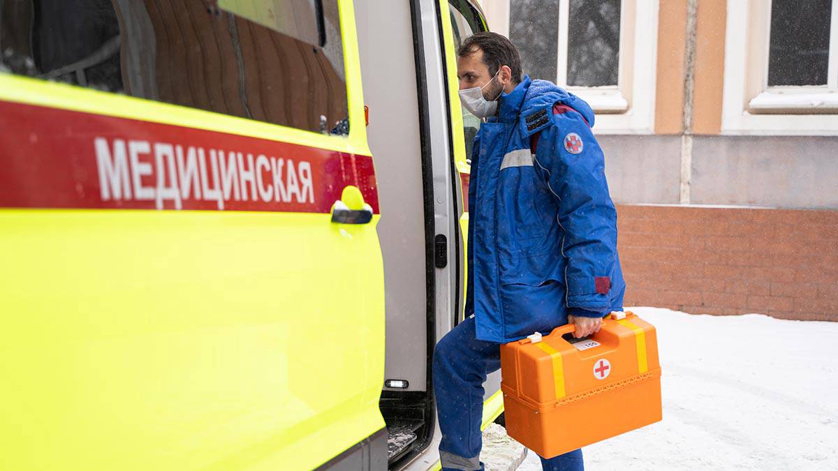 СМИ: Школьница в Москве упала с 22-го этажа и выжила