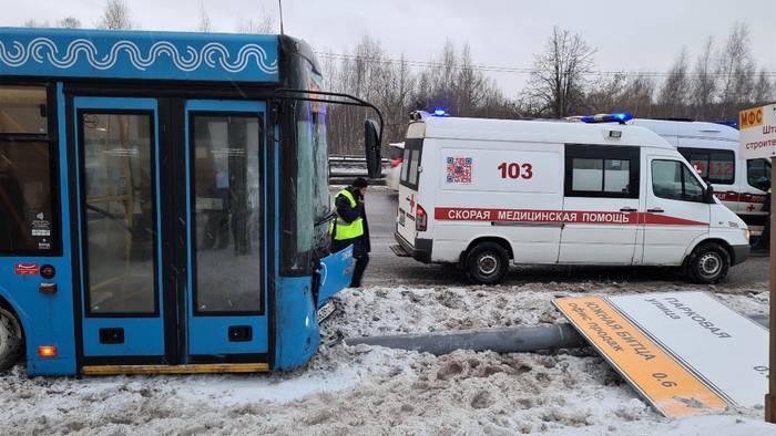 Появились первые подробности ДТП с автобусом и легковушкой на Варшавском шоссе
