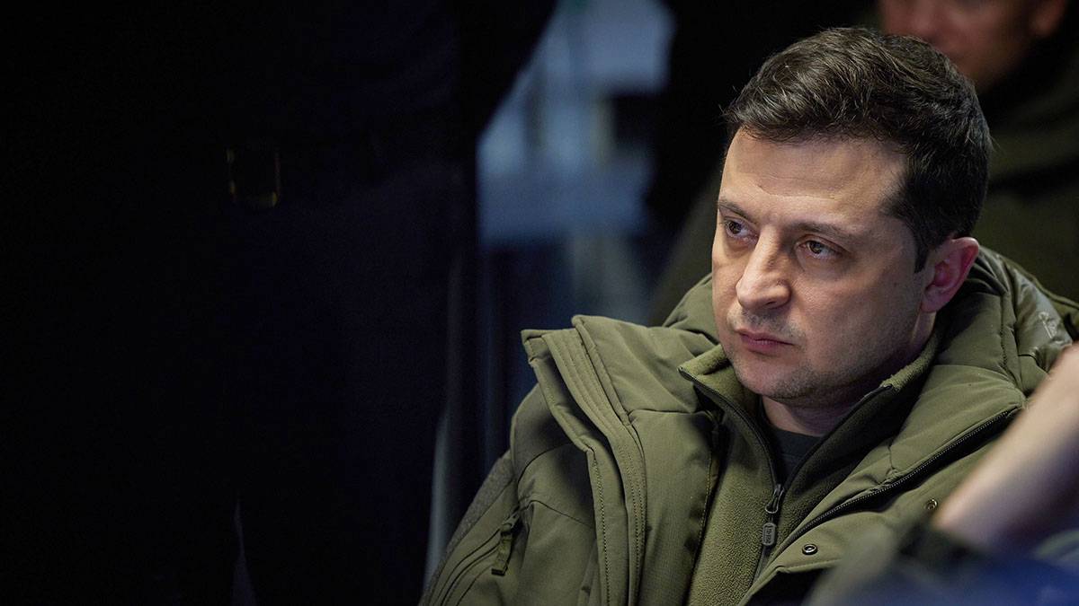 Зеленский дал сутки на возвращение покинувшим Украину депутатам