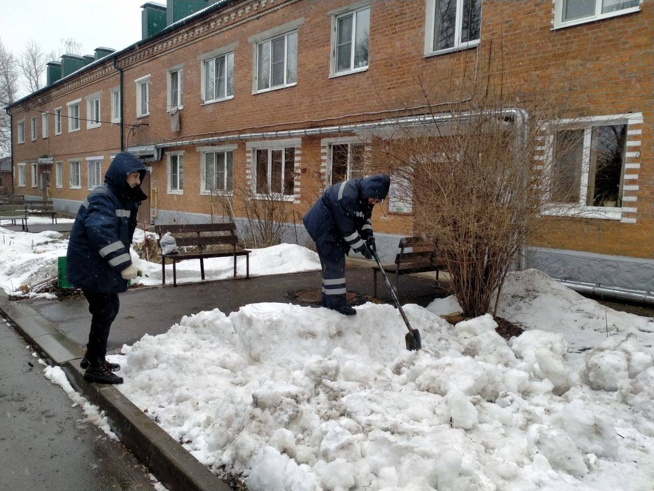 В работах задействовали 30 человек и 8 единиц специализированной техники. Фото предоставили сотрудники пресс-службы администрации поселения Роговское