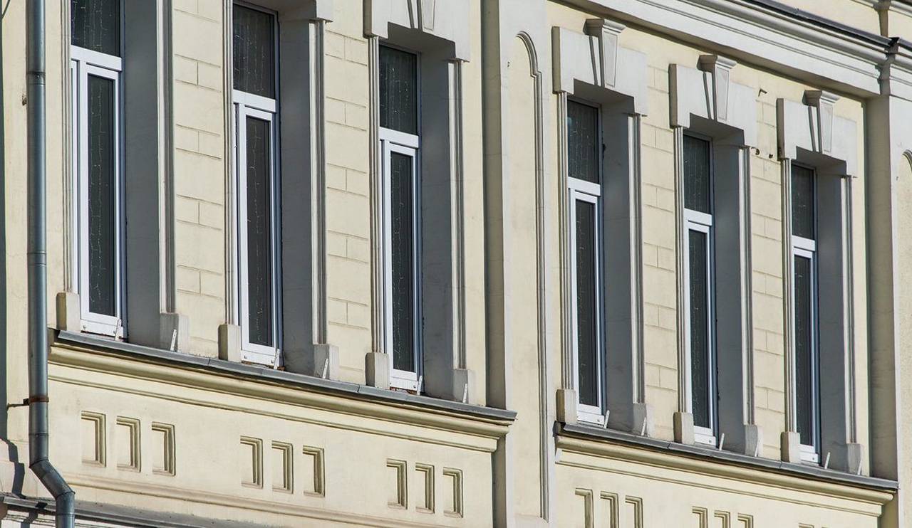 Кирпичное трехэтажное здание расположено в Тверском районе. Фото: сайт мэра Москвы