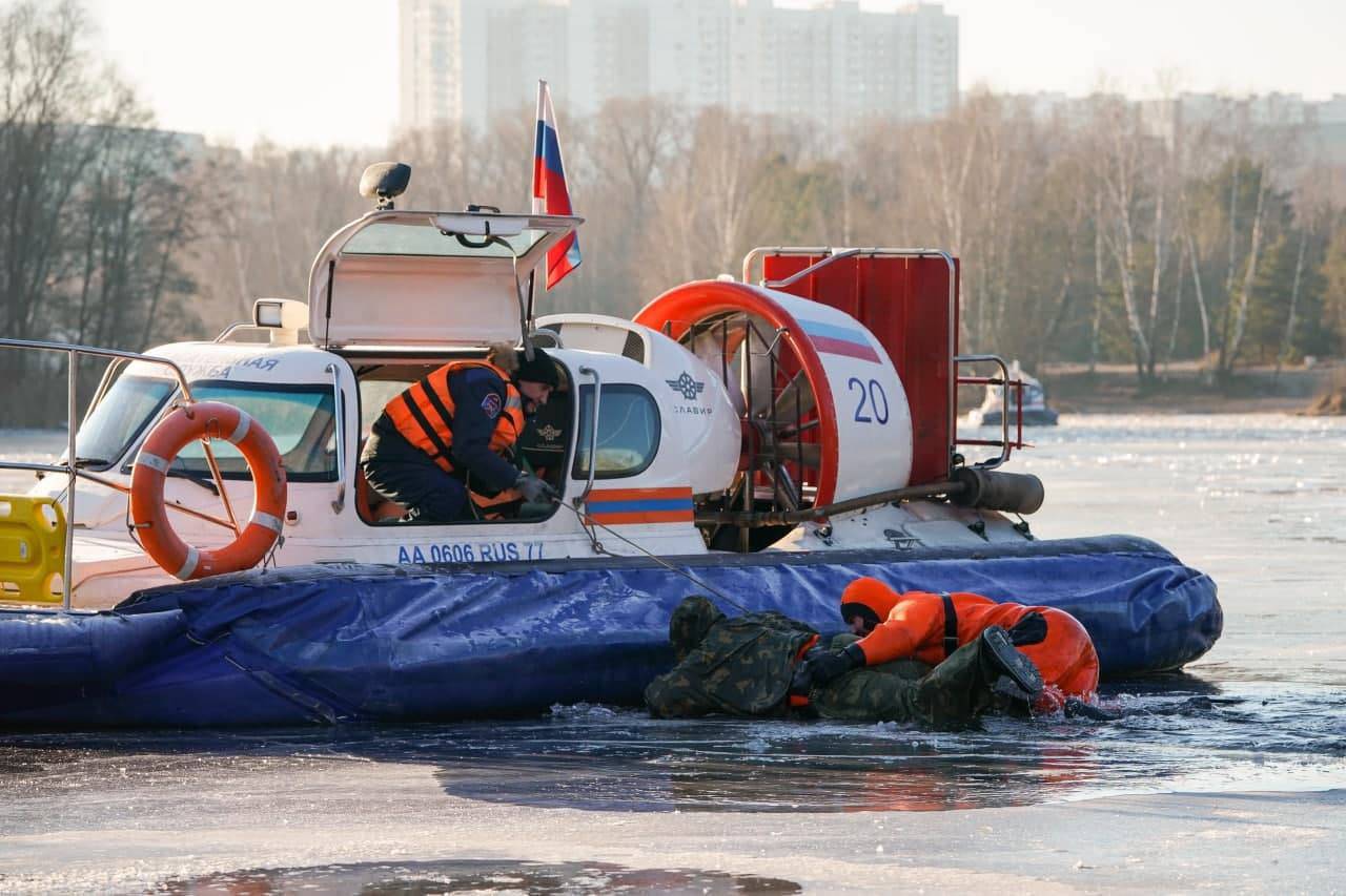 Более 20 судов на воздушной подушке будут патрулировать столичные водоемы этой зимой. Фото: телеграм-канал Комплекса городского хозяйства Москвы