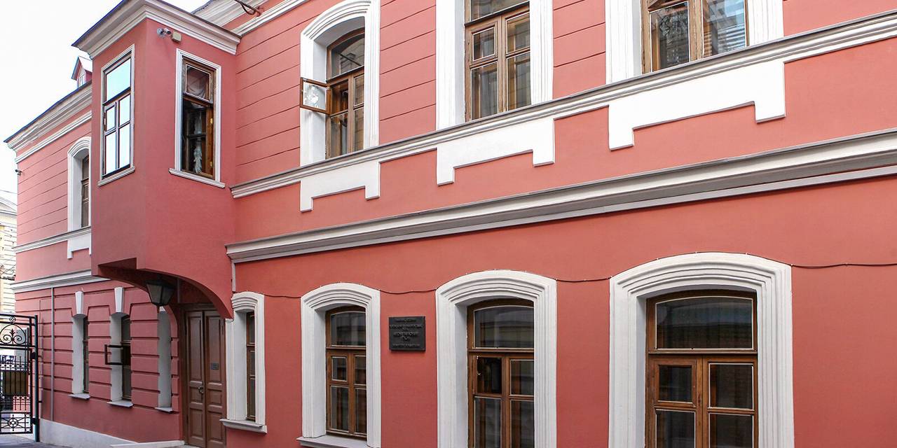 Здание на улице Садовая-Кудринская закрыли на реставрацию в ноябре 2018 года. Фото: сайт мэра Москвы