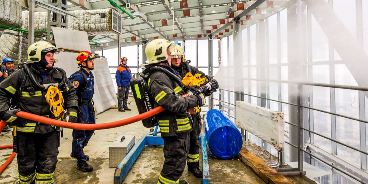 Плановые учения по тушению пожара в высотном здании пройдут в Москве. Фото: сайт мэра Москвы