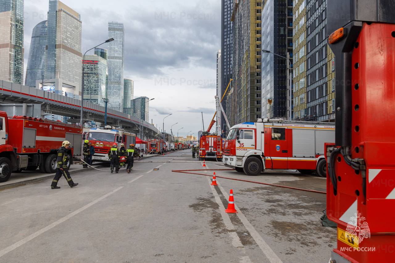 В Москве прошли плановые учения по тушению возгорания в высотном здании -  Москва.Центр