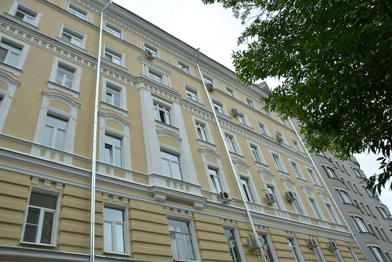 Обновление здания, 1898 года постройки в стиле эклетика, проводят в рамках московской программы капитального ремонта жилого фонда. Фото: пресс-служба ФКР 