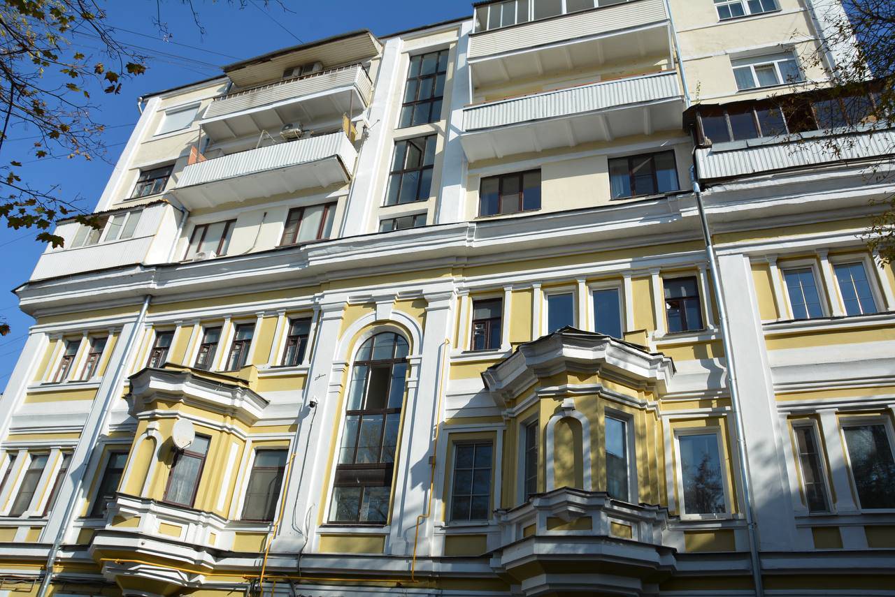 Здание, в котором провели капремонт, находится по адресу: Большой Овчинниковский переулок, дом 24, строение 1. Фото: Telegram-канал ФКР