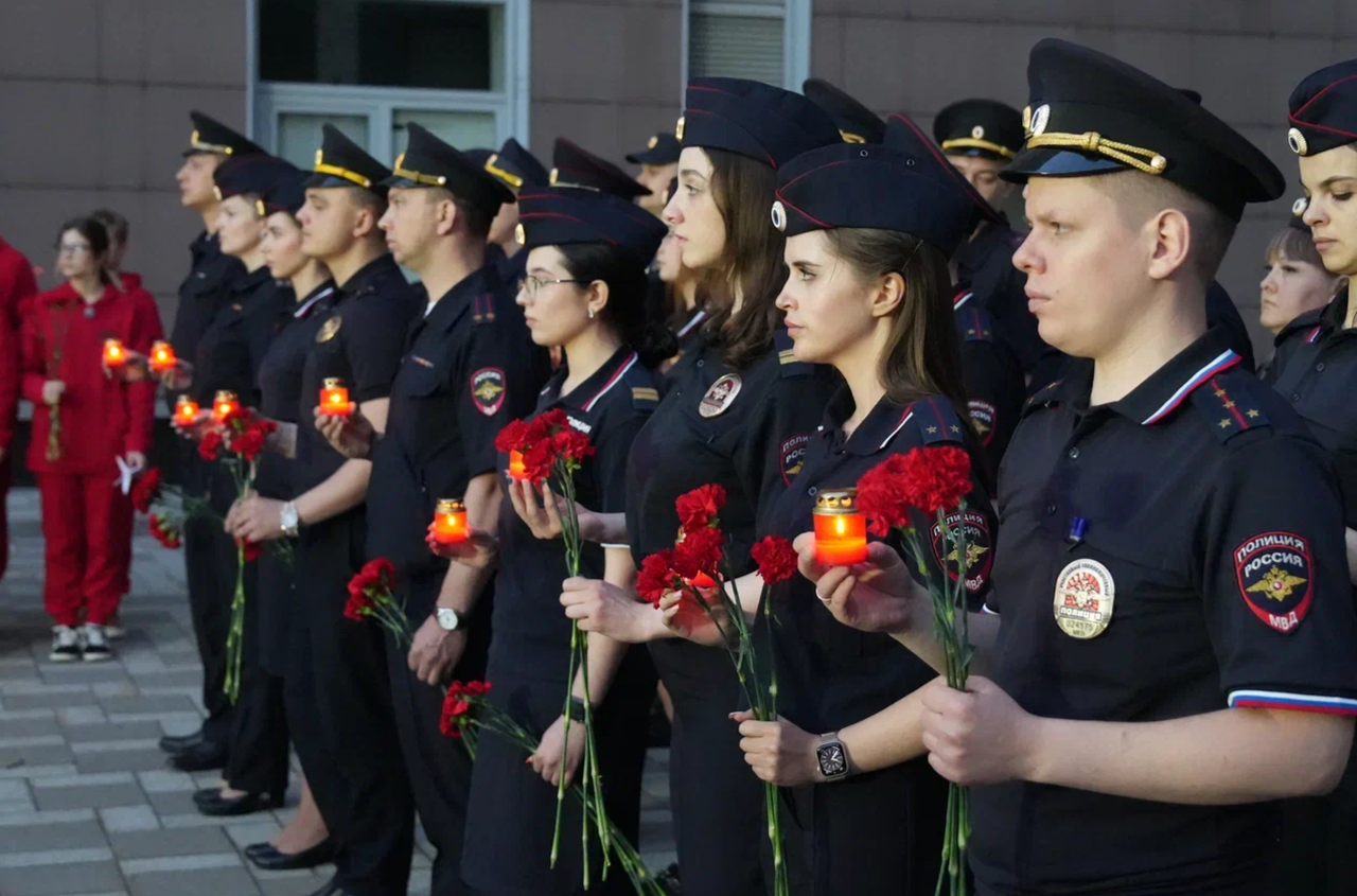 Руководство, личный состав и Председатель Общественного совета при УВД по  ЦАО приняли участие в проведении Всероссийской акции «Свеча памяти» -  Каретный ряд