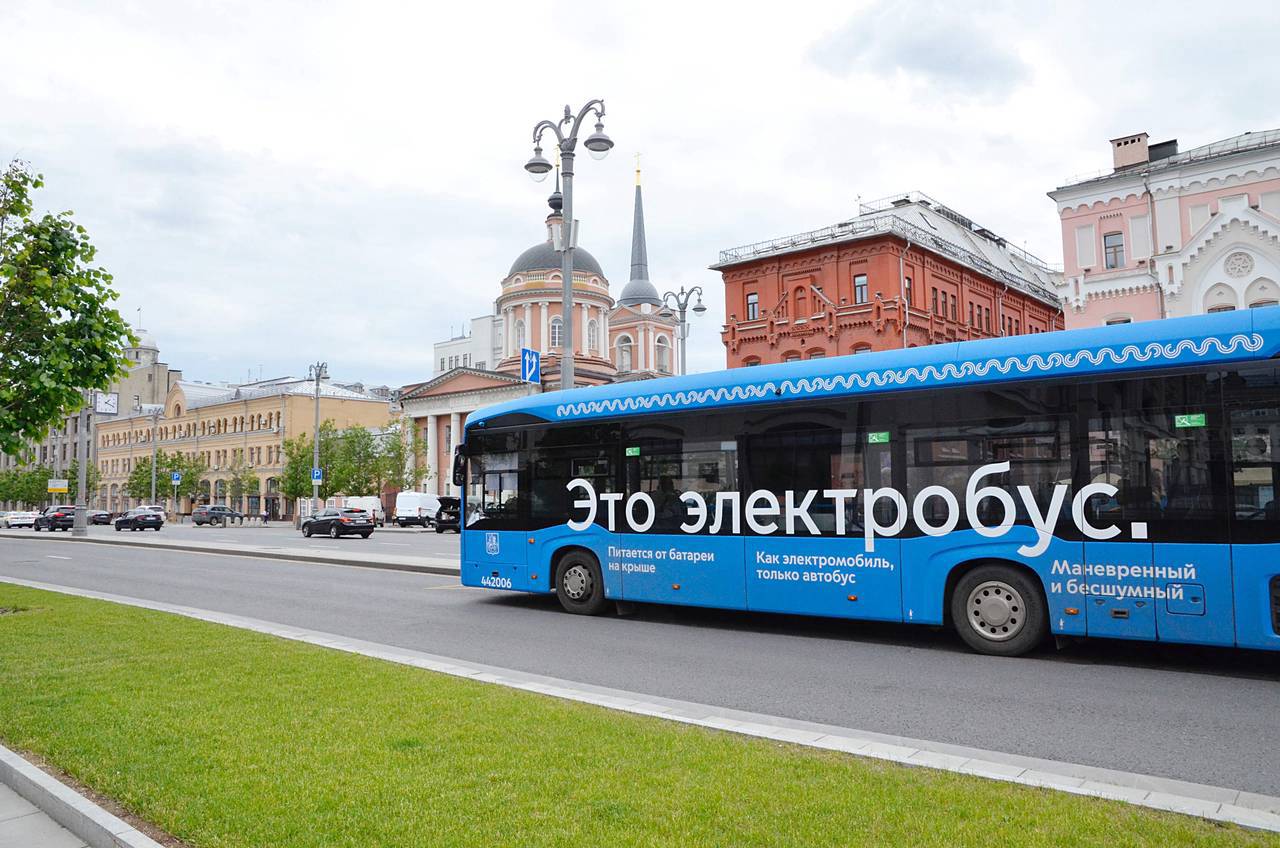 Номера маршрутов автобусов и электробусов изменят в центре Москвы