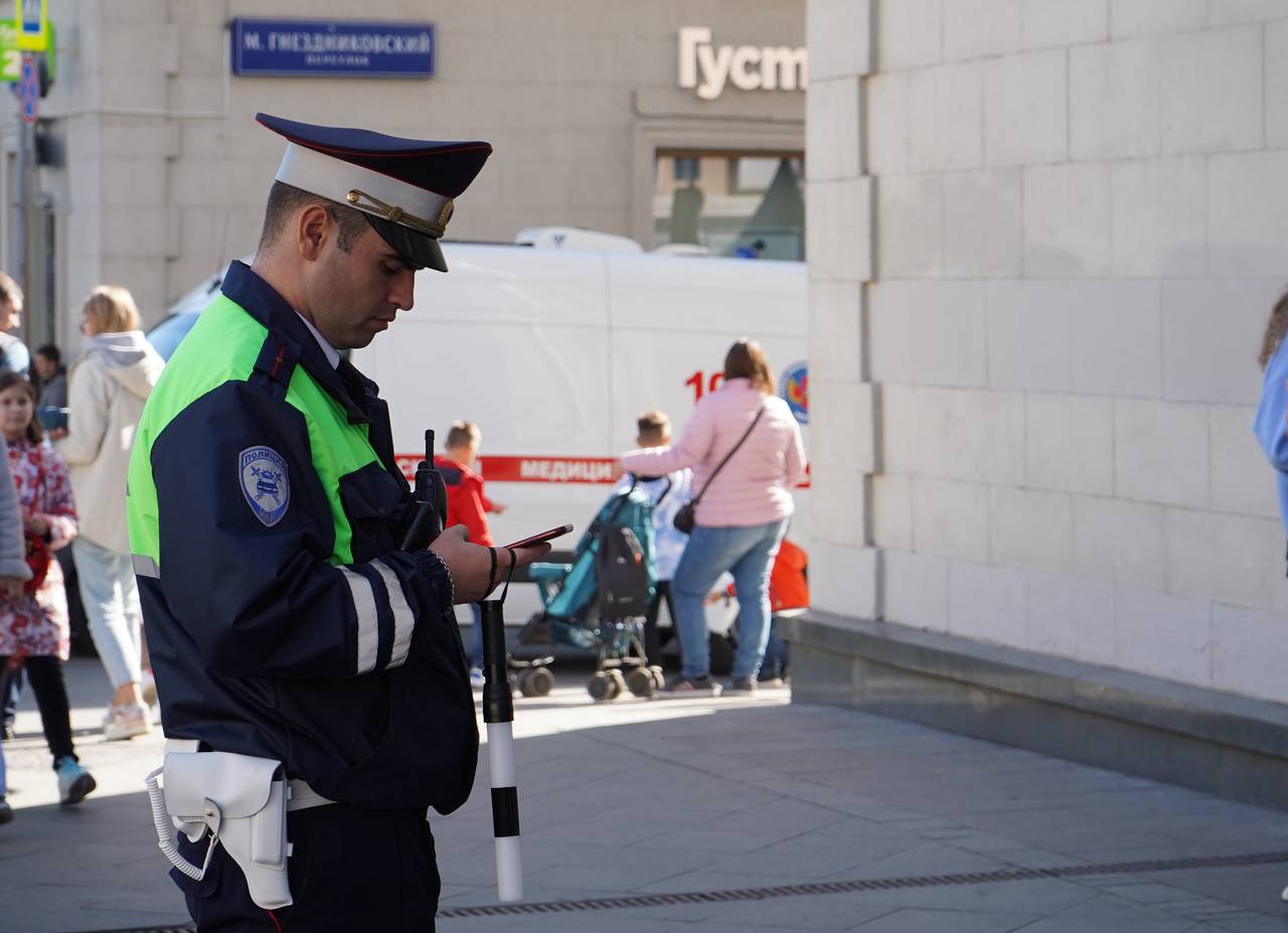 В районе Москворечье-Сабурово задержан подозреваемый в хранении наркотика. Фото; Анна Быкова, «Вечерняя Москва»