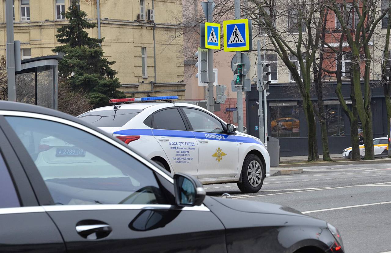 Полицейские УВД по ЮАО предупреждают, Фото: Анна Быкова, «Вечерняя Москва»