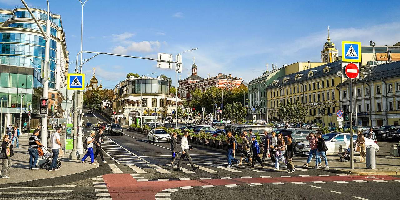 В настоящее время завершается установка кабельной канализации протяженностью 2,6 километра, что позволит убрать воздушные линии и улучшить внешний вид района. Фото: пресс-служба Комплекса городского хозяйства города Москвы