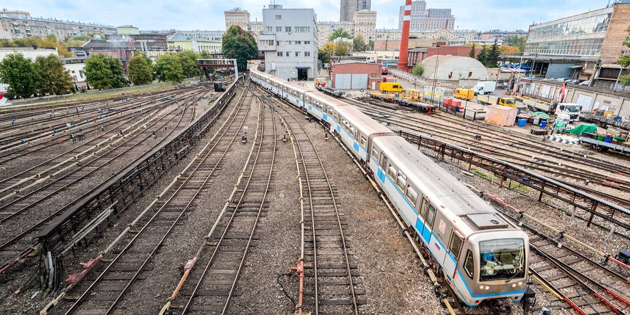 В настоящее время в электродепо работают 5 династий, а за последние 5 лет образовалось 10 новых семей. Фото: пресс-служба Департамента транспорта и развития дорожно-транспортной инфраструктуры города Москвы