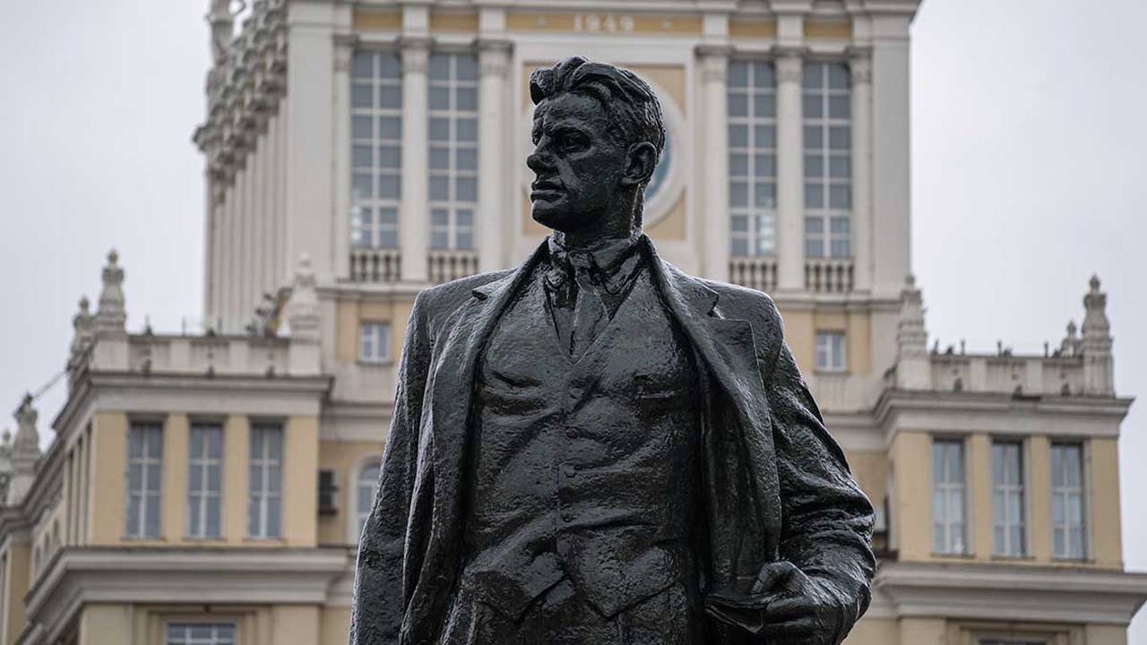 Сотрудник библиотеки имени Юрия Трифонова проведет экскурсию по Тверским-Ямским улицам. Фото: Анна Темнышова, «Вечерняя Москва»