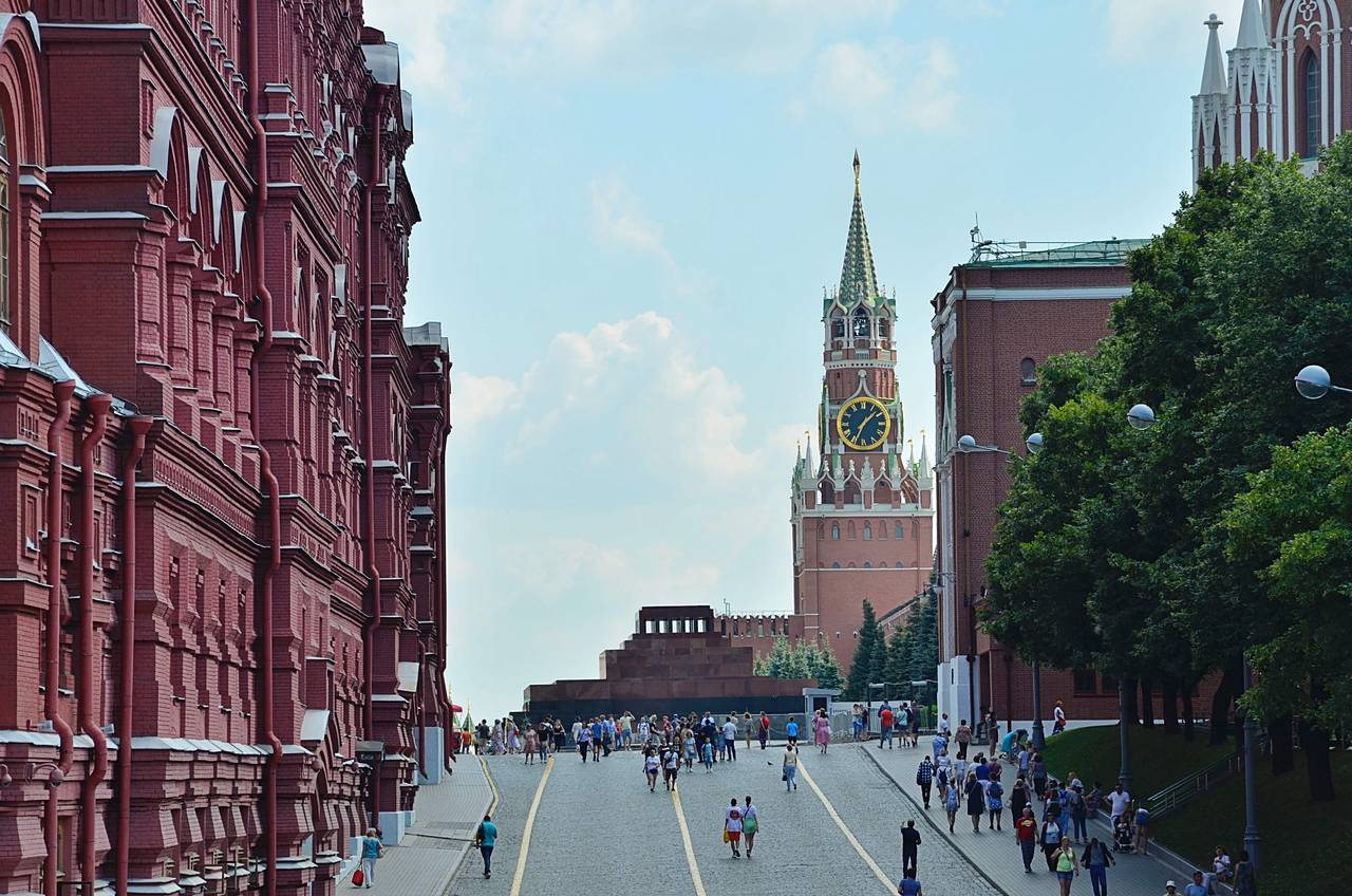 Специалисты начнут реставрацию на объекте культурного наследия федерального значения «Мавзолей Ленина Владимира Ильича и Сталина Иосифа Виссарионовича» на Красной площади. Фото: Анна Быкова, «Вечерняя Москва»