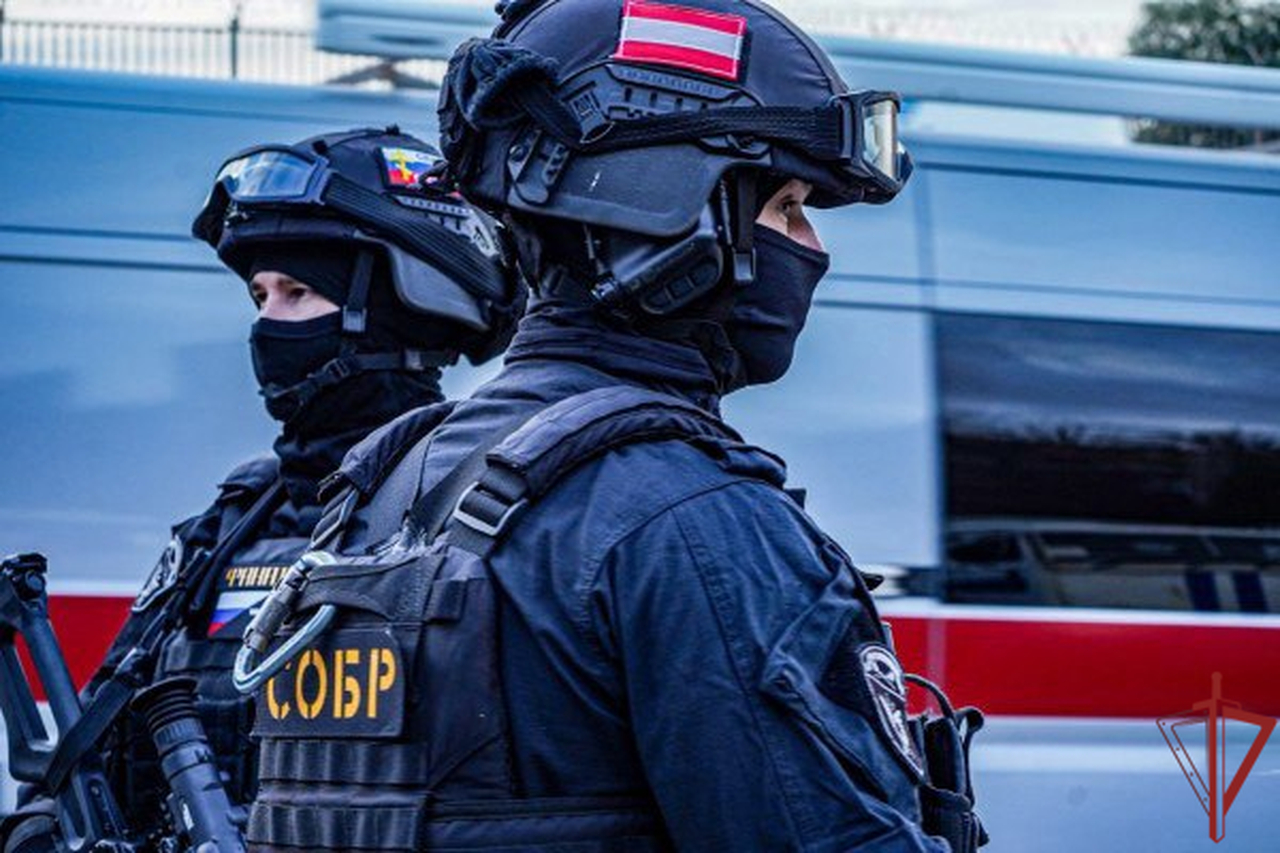 При поддержке спецназа Росгвардии задержан подозреваемый в незаконном хранении огнестрельного оружия, боеприпасов и взрывчатых веществ. Фото: пресс-служба Росгвардии