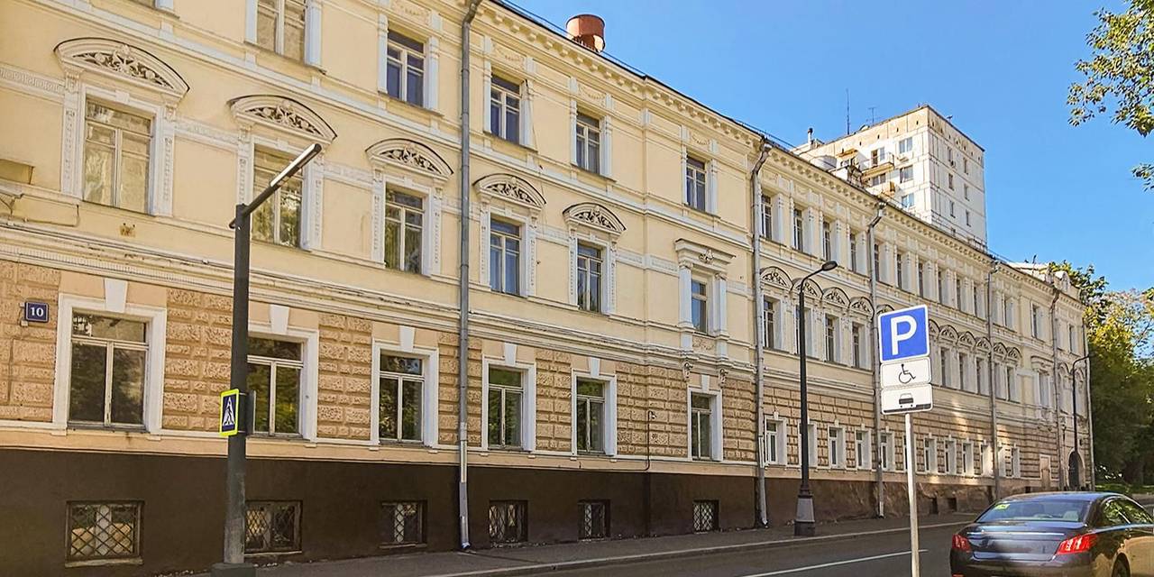 Писательница Серебряного века именно здесь начала свой творческий путь со стихотворения «Дортуар весной». Фото: пресс-служба Департамента культурного наследия города Москвы