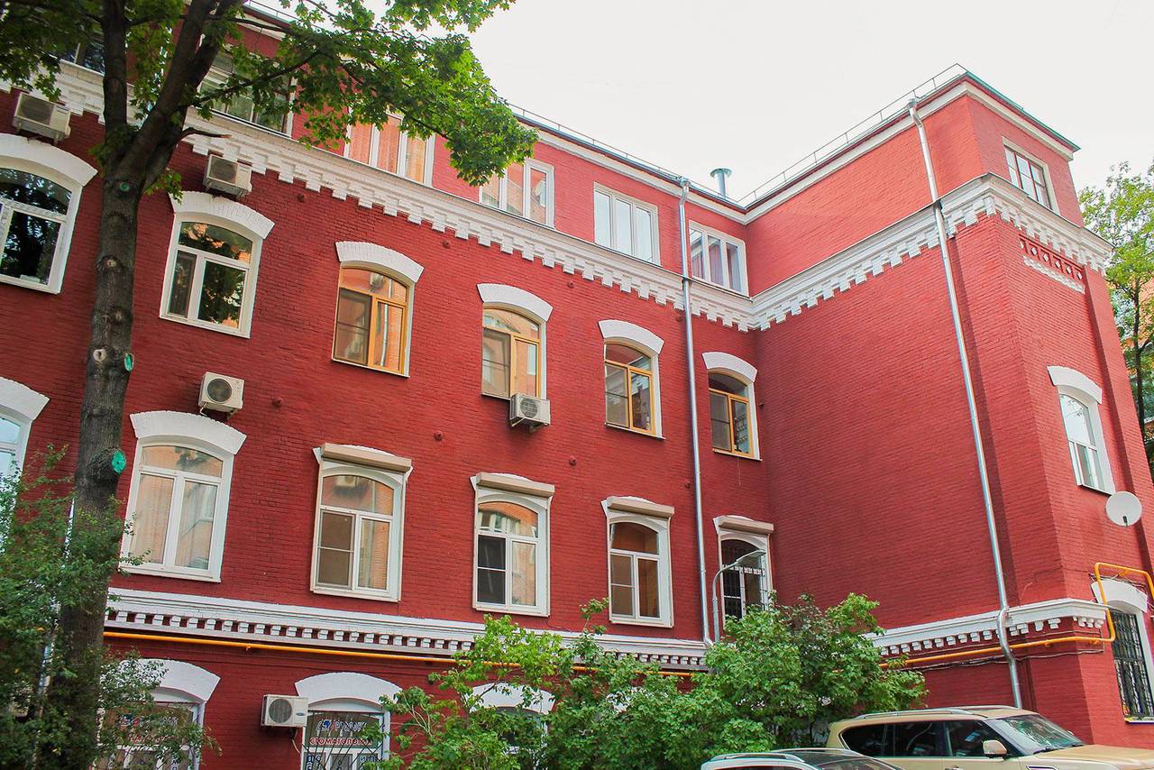 Объект является ярким примером стиля эклектика с лучковыми перемычками, карнизами и фризом под последним этажом. Фото: Фонд капитального ремонта многоквартирных домов города Москвы
