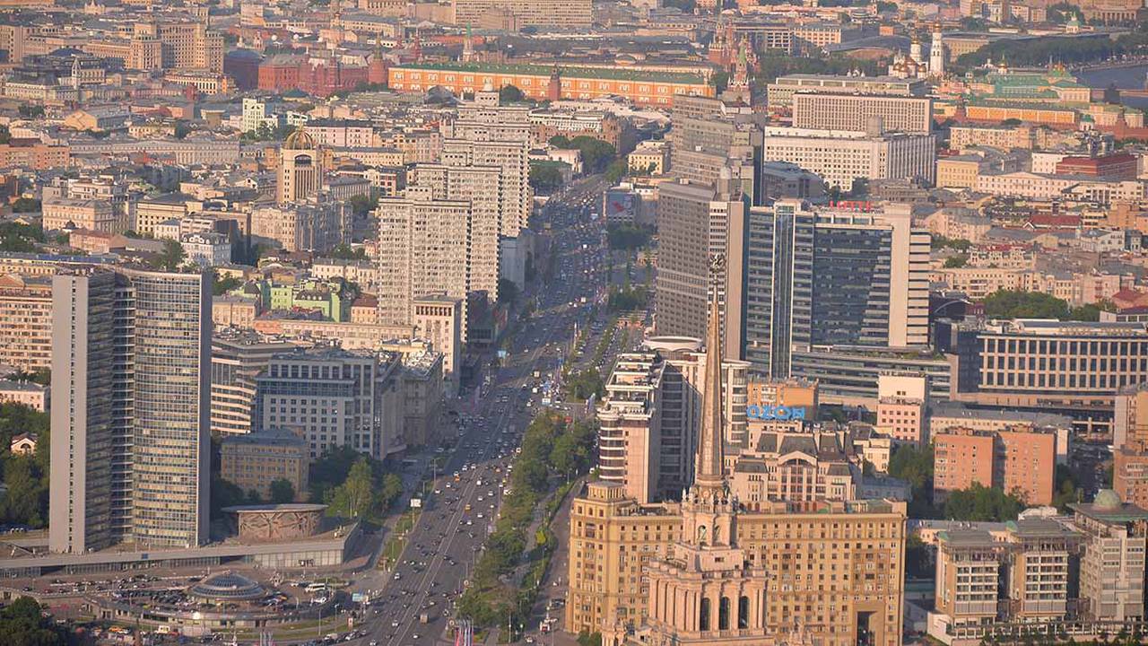 Здание СЭВ проведставляет собой эстетику советского модернизма, но состояние строения неудовлетворительное. Фото: Анна Малакмадзе, «Вечерняя Москва»