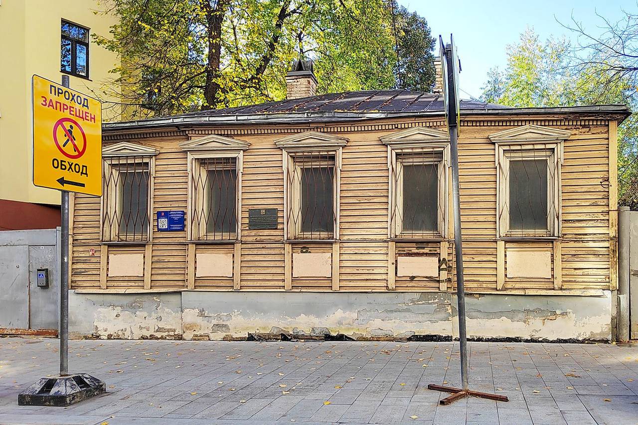 Реставрация деревянного сруба дома братьев Топлениновых подходит к концу. Фото: пресс-служба Департамента культурного наследия города Москвы
