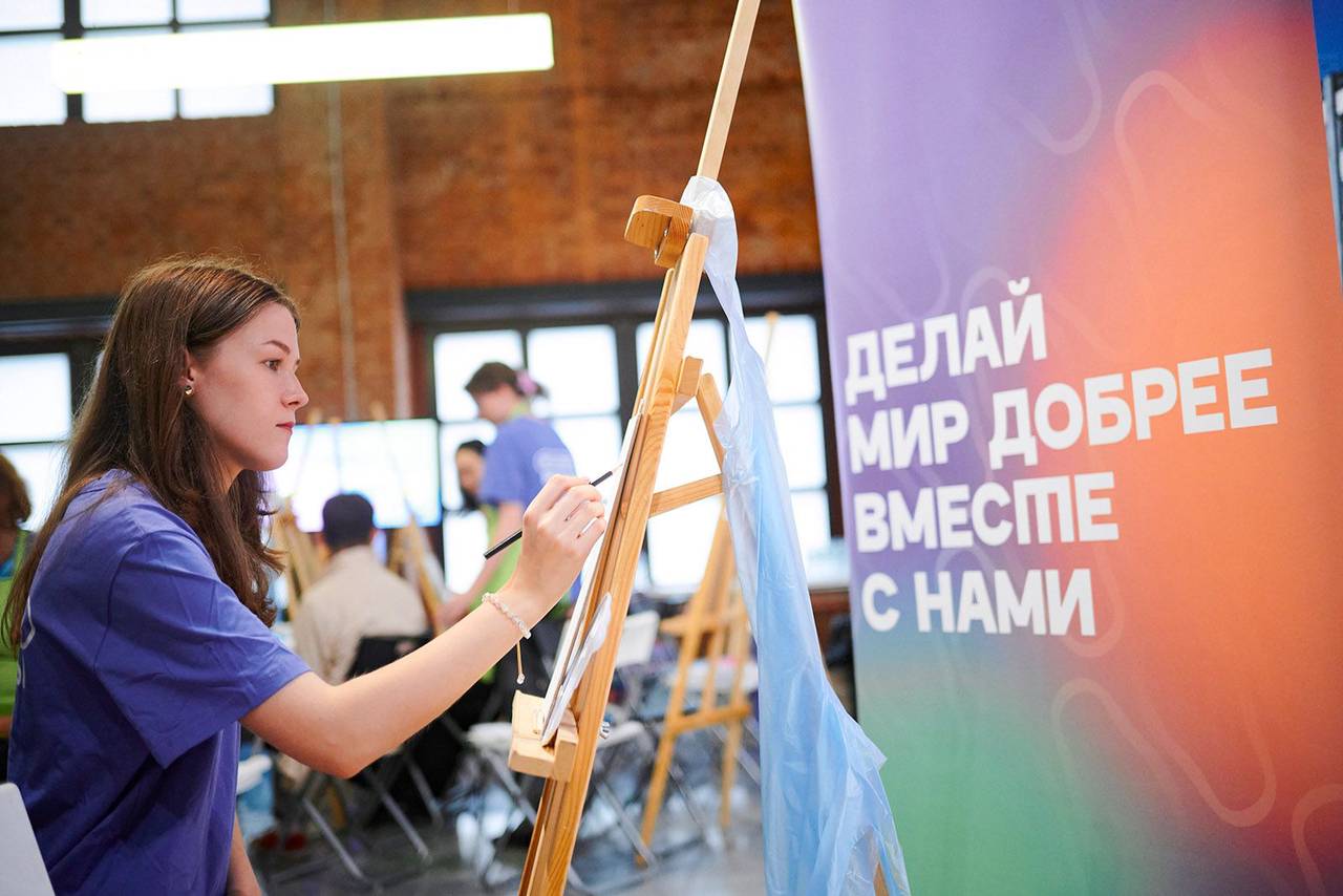 В Международный день пожилых людей участники осеннего сезона волонтерского проекта «Время добра» присоединятся к выездам в социальные учреждения и творческим мастер-классам. Фото: пресс-служба Комитета общественных связей и молодежной политики города Москвы