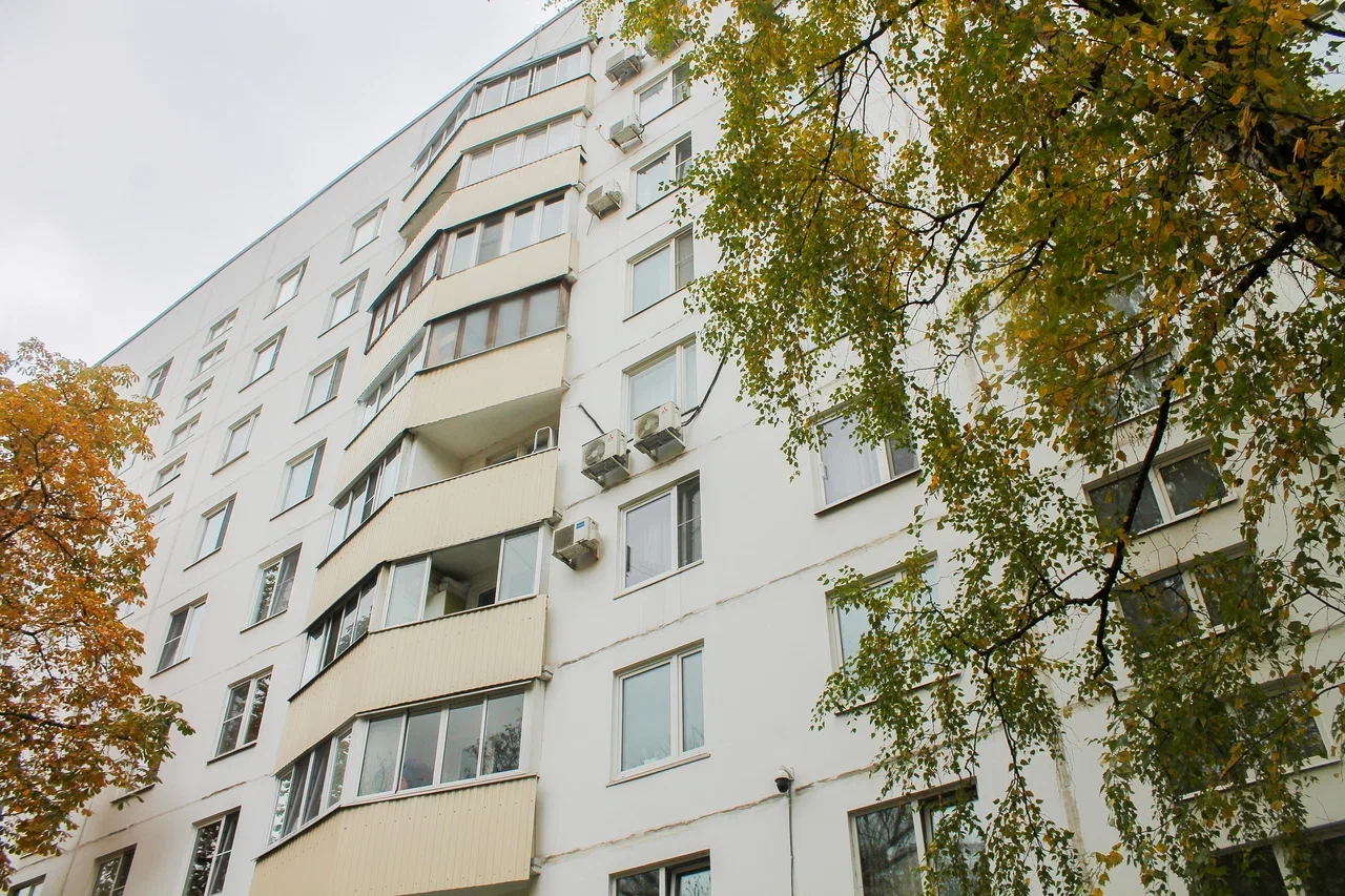 До ремонта в доме в Басманном районе размер дверей шахт составлял 650 миллиметров, а теперь — 700 миллиметров. Фото: пресс-служба ФКР Москвы