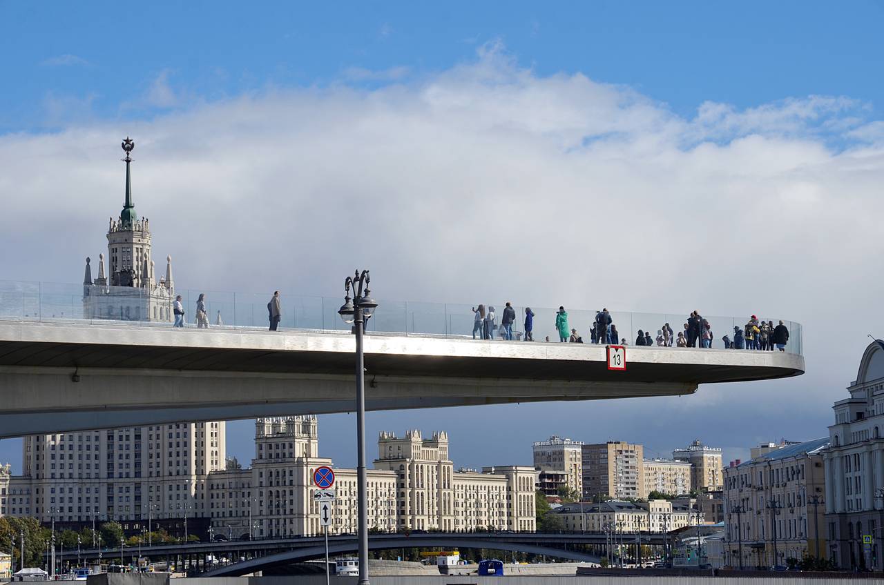 Обновление необходимо в связи с износом старого покрытия, вызванным воздействием погодных условий и большой проходимостью моста. Фото: Анна Быкова, «Вечерняя Москва»