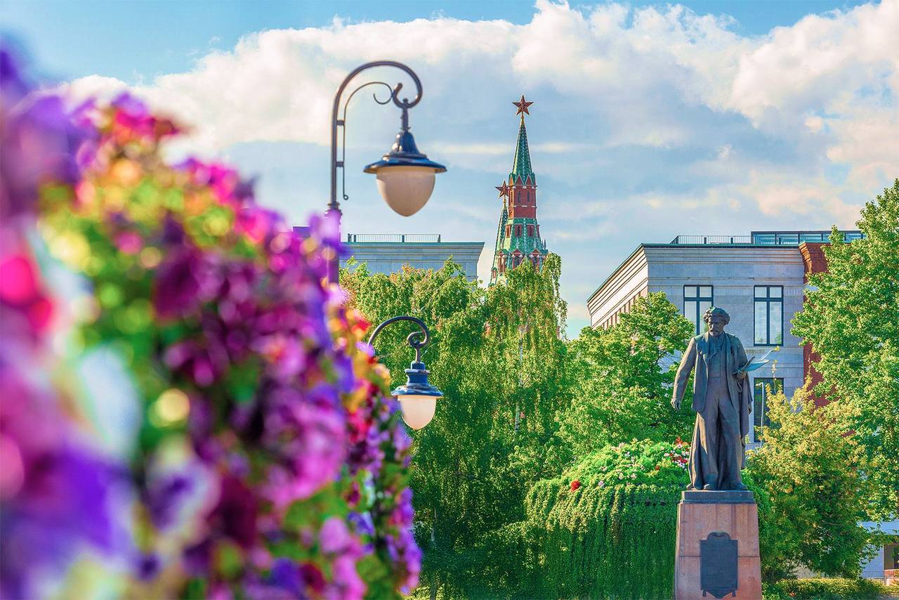 По итогам голосования «активные граждане» назвали лучшими Манежную, Тверскую и Театральную площади. Фото: пресс-служба Департамента торговли и услуг города Москвы