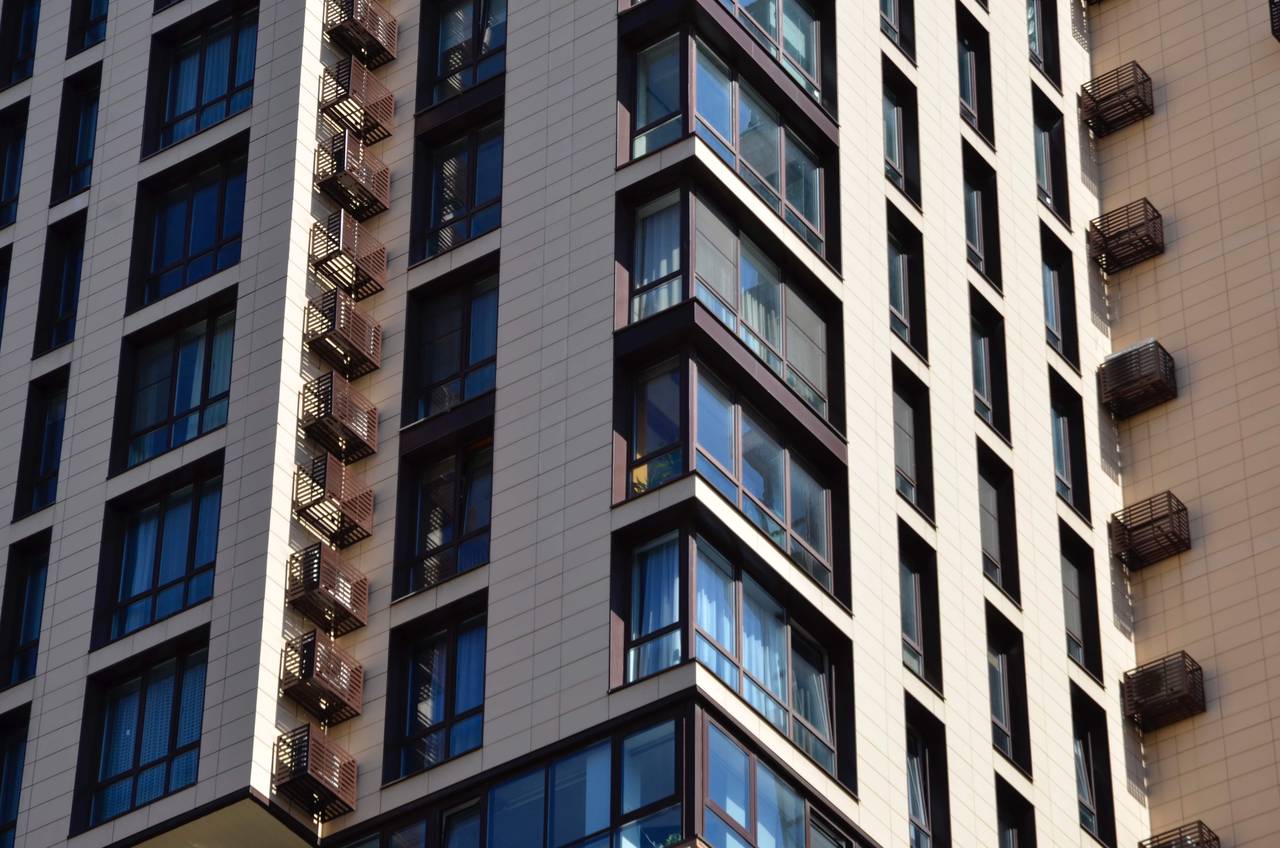 Дом расположен по адресу: Саввинская набережная, владение 17. Фото: Анна Быкова, «Вечерняя Москва»