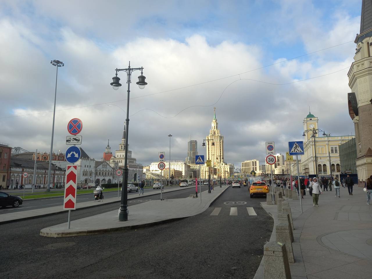 Сотрудники Музея транспорта Москвы в рамках фестиваля «Открытый город» представят итоги специального воркшопа, на котором участники предложили проекты по изменению территории вокруг знаковой площади. Фото: Оксана Петросян, «Вечерняя Москва»