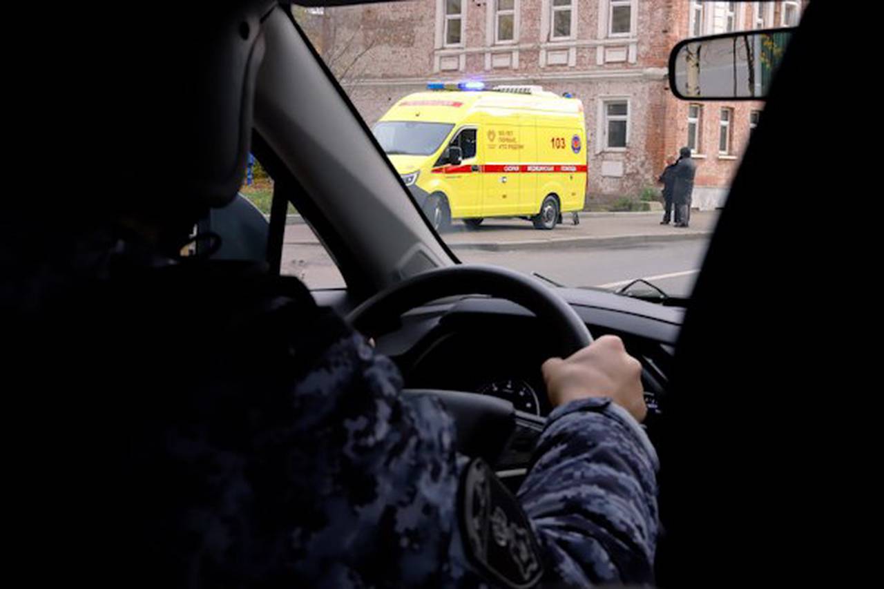 В Москве росгвардейцы оказали помощь женщине, получившей травму в результате ДТП. Фото: пресс-служба Росгвардии 