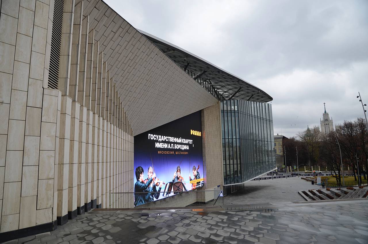 В рамках программы на фестивале представят оперу Петра Чайковского «Пиковая дама», а всего для зрителей подготовят выступления от детских спектаклей и джаза до опер и симфонических сочинений. Фото: Анна Быкова, «Вечерняя Москва»