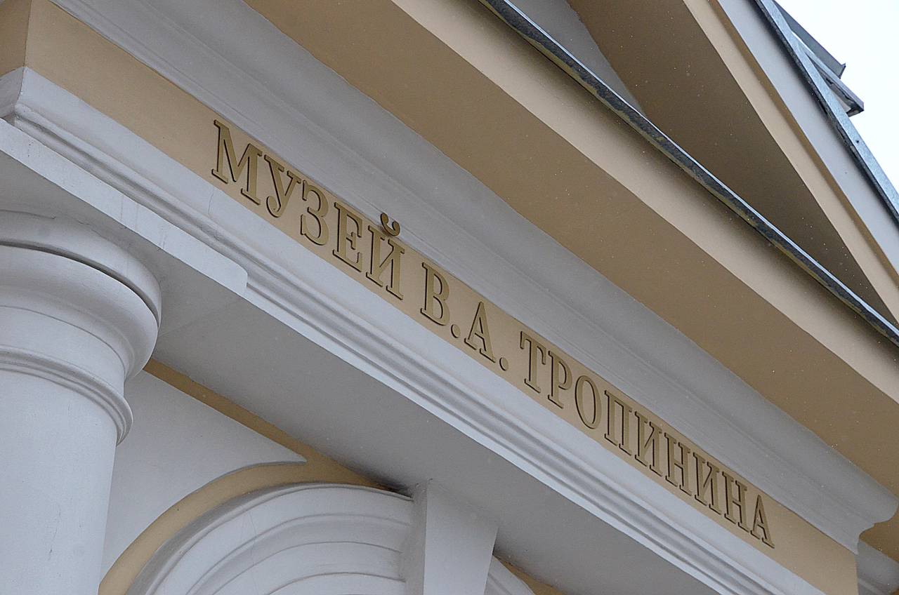 На выставке посетители увидят рисунки, портреты, фотографии и работы знаменитых учеников, также здесь представят документы и предметы быть военных моряков XVIII — XIX веков. Фото: Анна Быкова, «Вечерняя Москва»