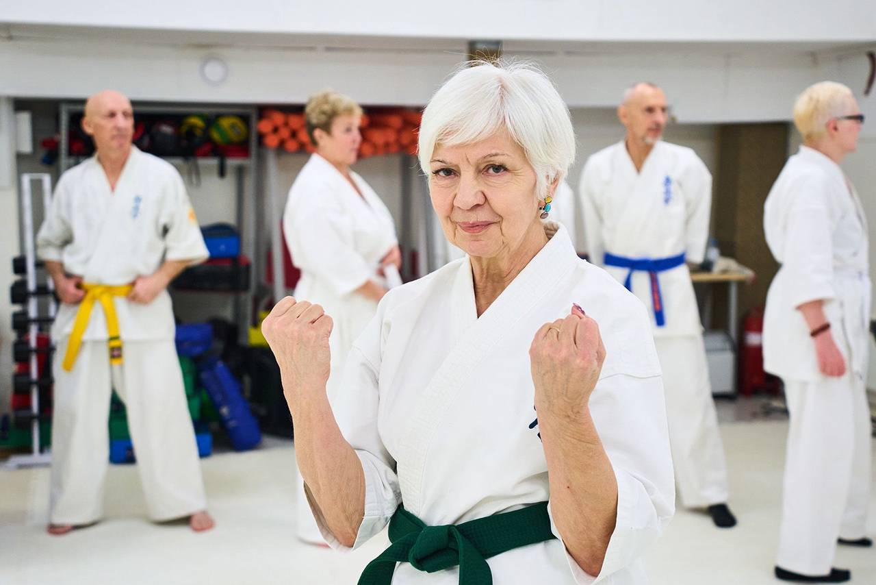 Проект «Московское долголетие» приглашает на тренировки по единоборствам. Фото: пресс-служба Департамента труда и социальной защиты населения города Москвы