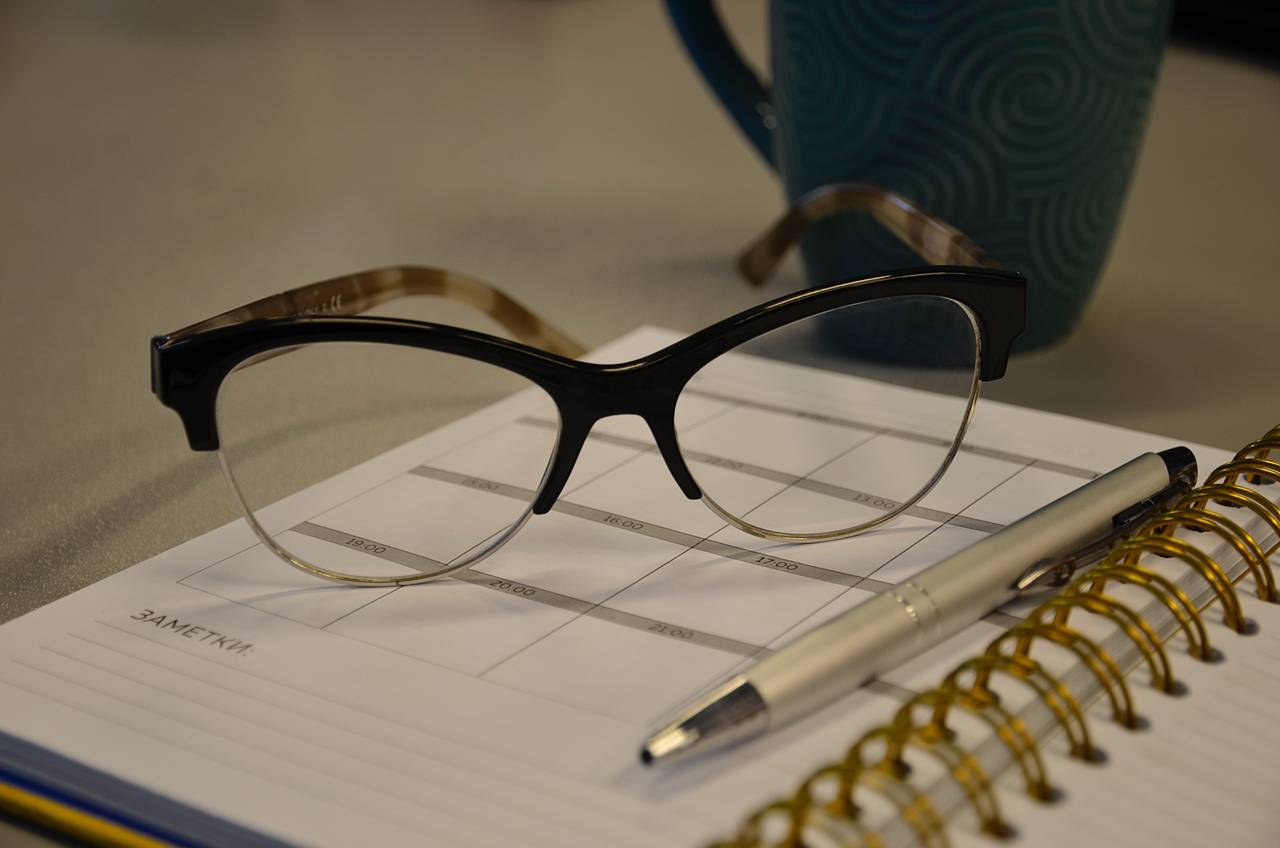 Необходимо договориться о том, кому звонить в экстренной ситуации. Фото: Анна Быкова, «Вечерняя Москва»