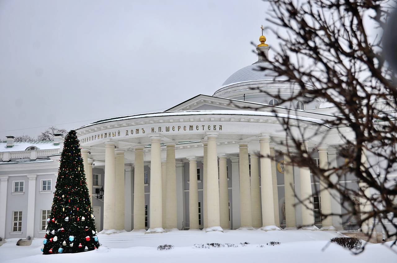 Женщину на скорой отвезли в Цвета острых отравлений Института Николая Склифосовского. Фото: Анна Быкова, «Вечерняя Москва»