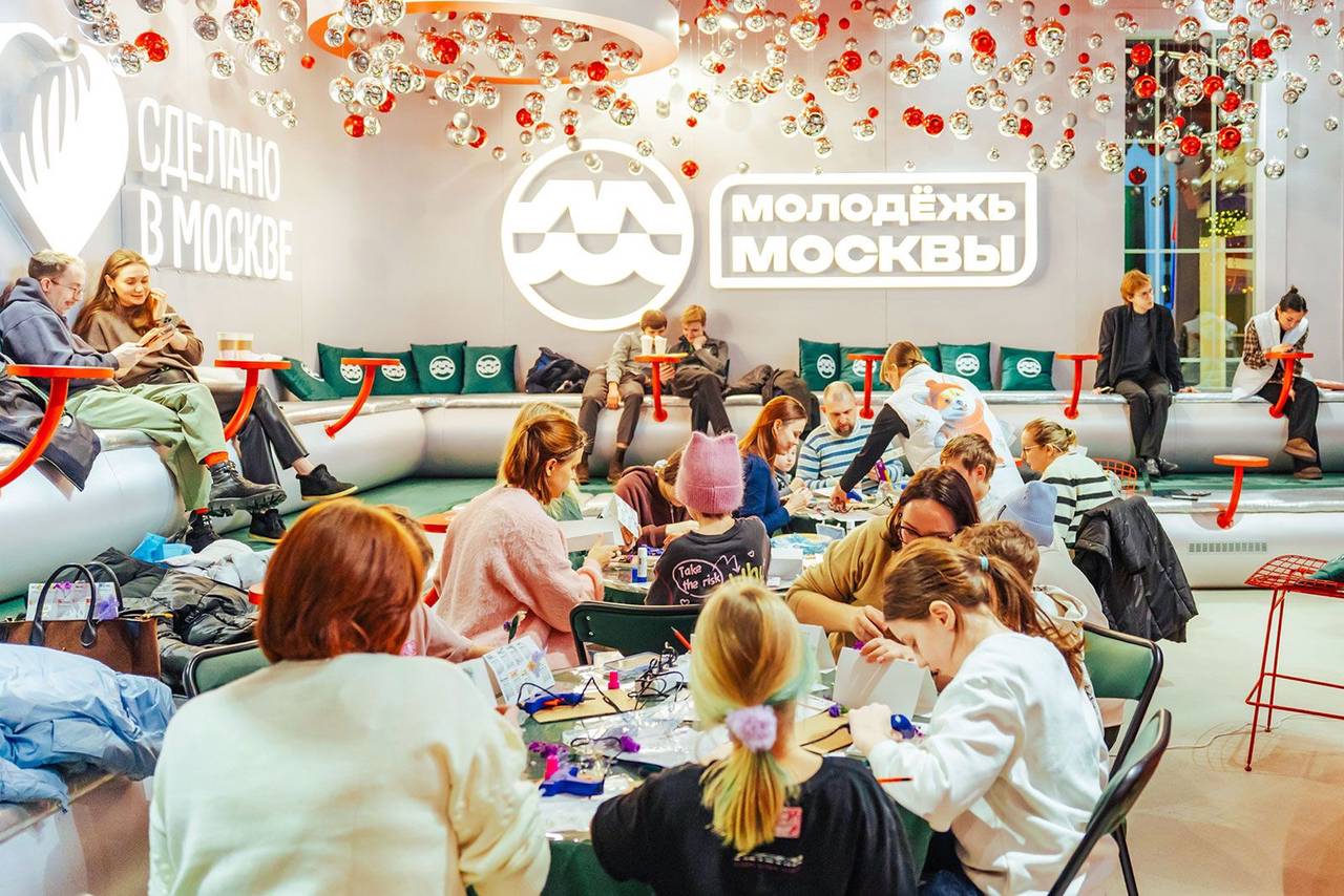 Посетить творческие мастер-классы можно будет в арт-павильоне «Фабрика подарков» в парке искусств «Музеон». Фото: пресс-служба Комитета общественных связей и молодежной политики города Москвы