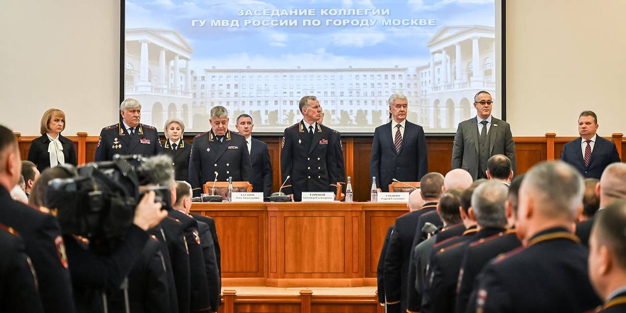 Сергей Собянин поблагодарил московскую полицию за обеспечение правопорядка. Фото: Максим Мишин. Пресс-служба Мэра и Правительства Москвы